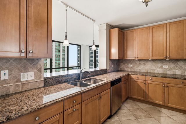 201 N Westshore Drive 1202, Chicago, IL 60601
