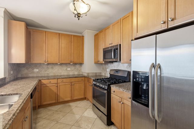 201 N Westshore Drive 1202, Chicago, IL 60601