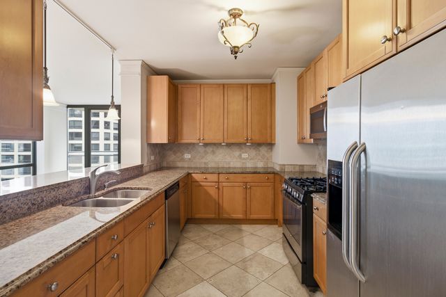 201 N Westshore Drive 1202, Chicago, IL 60601