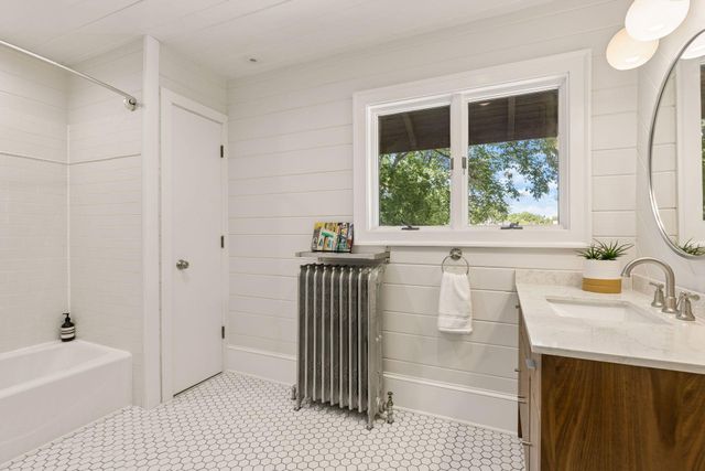 2504 Humboldt Avenue S, Minneapolis, MN 55405
