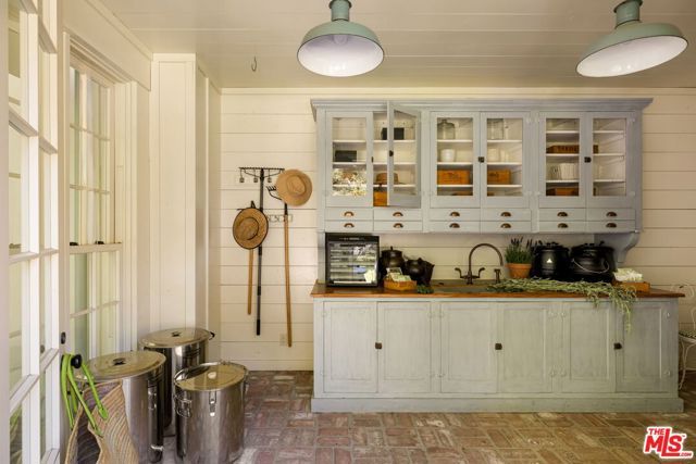 1900 Old Ranch Road, Los Angeles, CA 90049