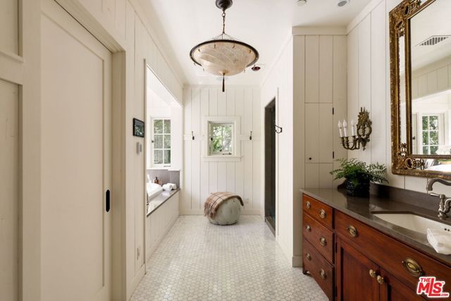 1900 Old Ranch Road, Los Angeles, CA 90049