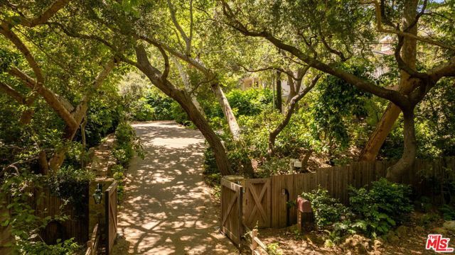 1900 Old Ranch Road, Los Angeles, CA 90049