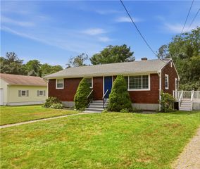 19 Flint Corn Road, Portsmouth, RI 02871