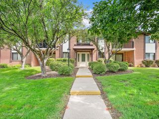 2228 Wharf Drive 1406, Woodridge, IL 60517