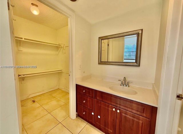 10825 SW 112th Avenue 302, Miami, FL 33176