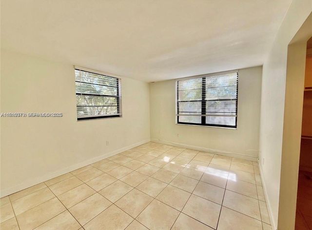 10825 SW 112th Avenue 302, Miami, FL 33176