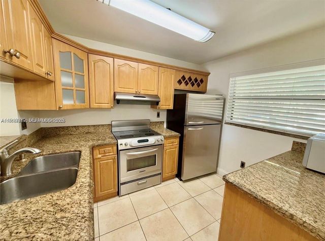 10825 SW 112th Avenue 302, Miami, FL 33176
