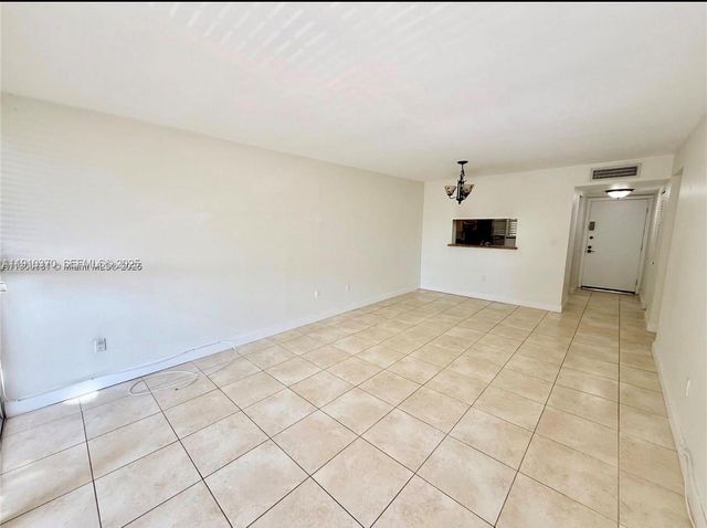 10825 SW 112th Avenue 302, Miami, FL 33176