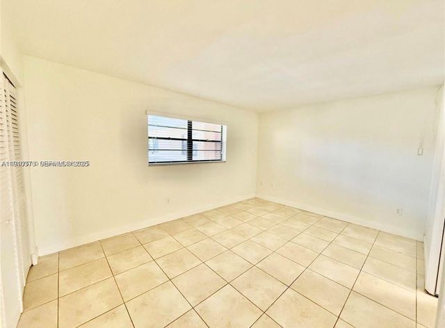 10825 SW 112th Avenue 302, Miami, FL 33176