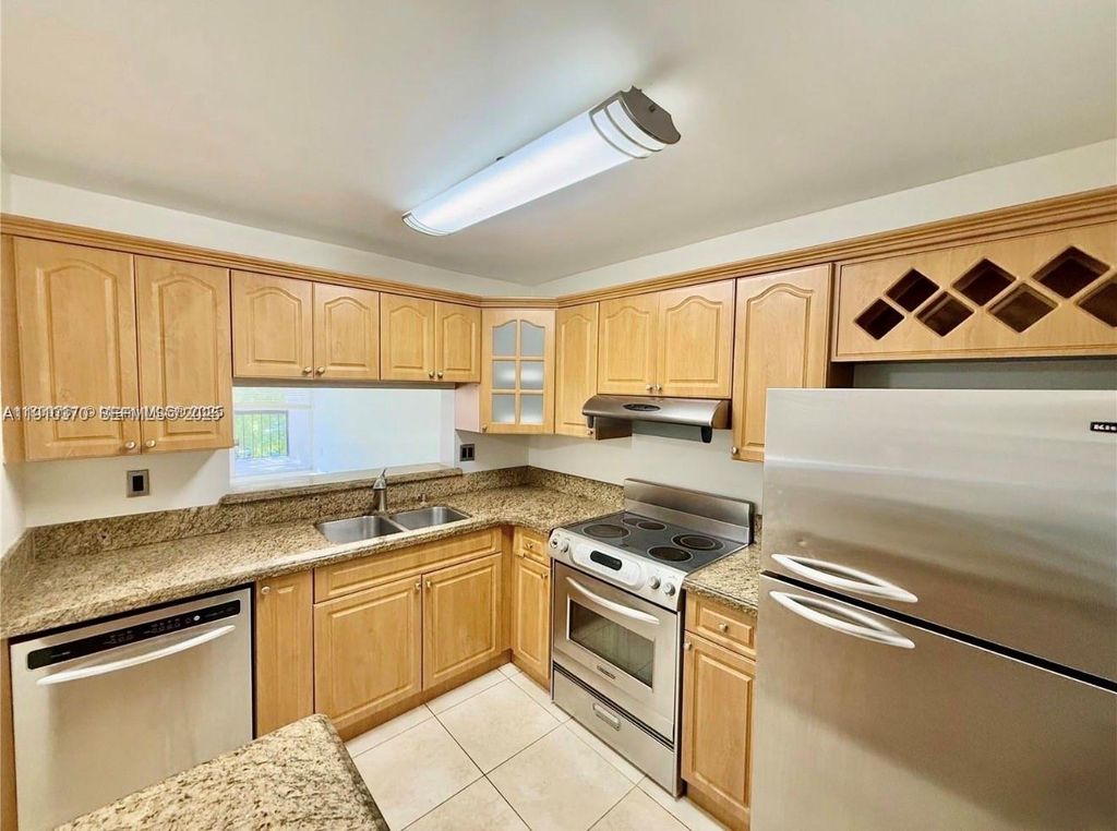 10825 SW 112th Avenue 302, Miami, FL 33176