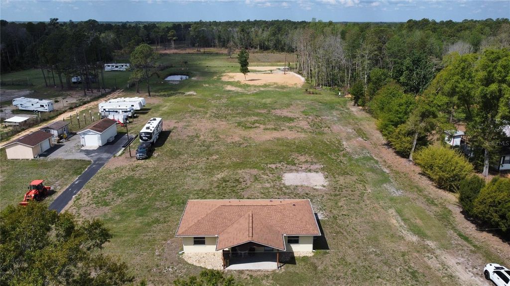 Image 11 of property listing at 2323 STATE ROAD 33, Clermont, FL 34714