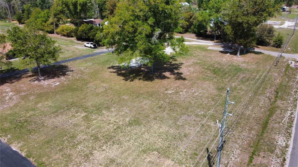 Image 12 of property listing at 2323 STATE ROAD 33, Clermont, FL 34714