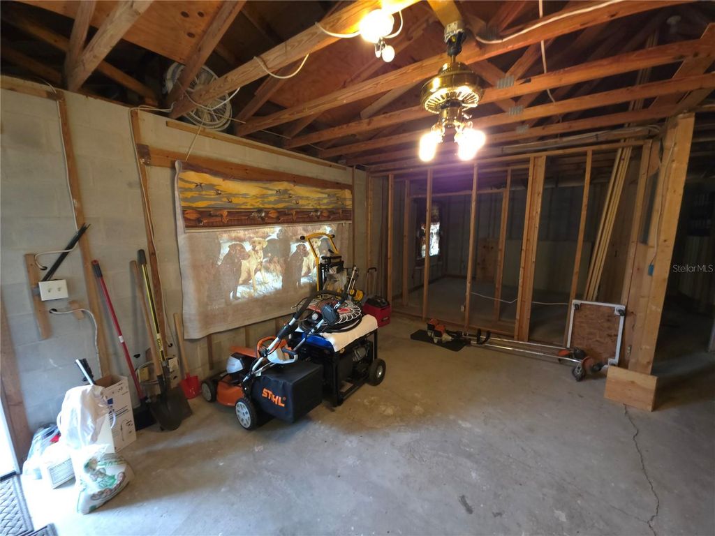 Image 19 of property listing at 2323 STATE ROAD 33, Clermont, FL 34714