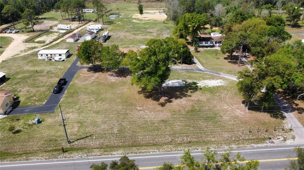 Image 9 of property listing at 2323 STATE ROAD 33, Clermont, FL 34714