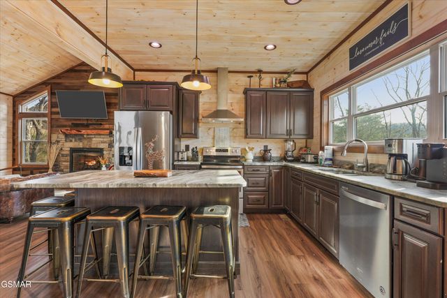 2529 Mountain Holly Way, Sevierville, TN 37862