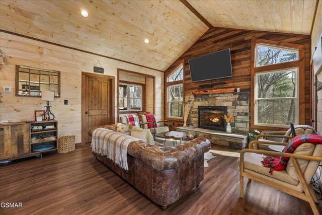 2529 Mountain Holly Way, Sevierville, TN 37862