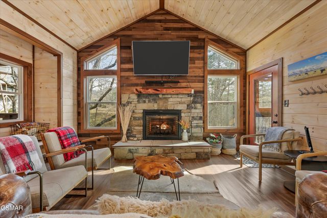 2529 Mountain Holly Way, Sevierville, TN 37862