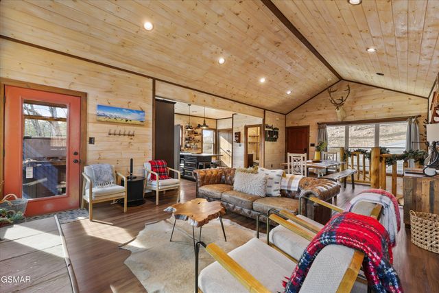 2529 Mountain Holly Way, Sevierville, TN 37862