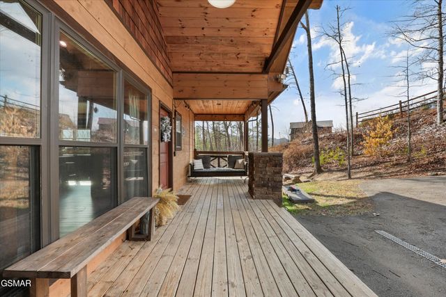 2529 Mountain Holly Way, Sevierville, TN 37862