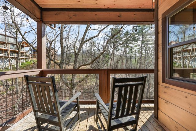 2529 Mountain Holly Way, Sevierville, TN 37862