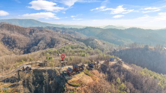 2529 Mountain Holly Way, Sevierville, TN 37862