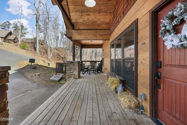 2529 Mountain Holly Way, Sevierville, TN 37862