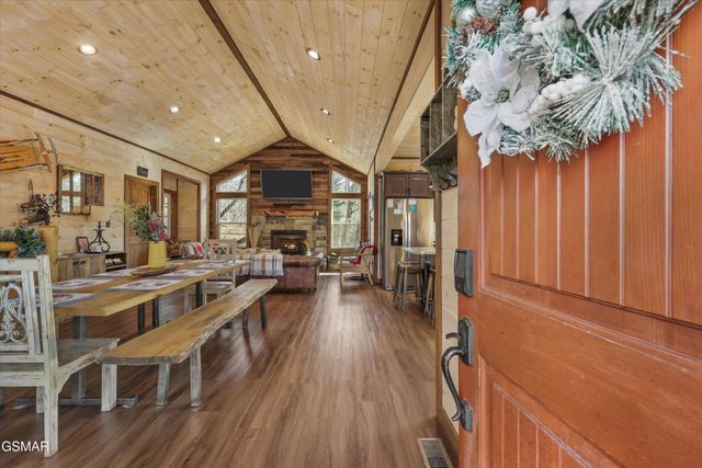 2529 Mountain Holly Way, Sevierville, TN 37862