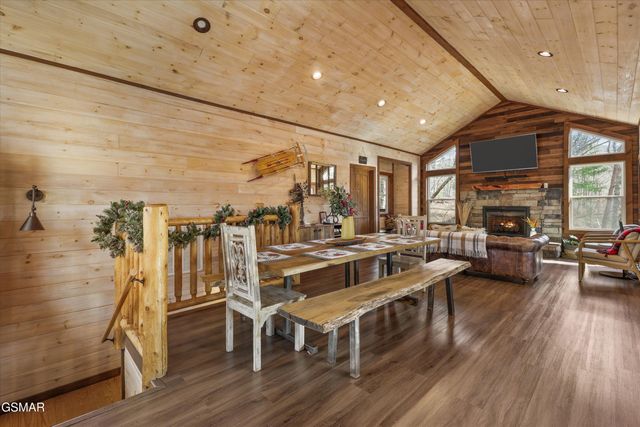 2529 Mountain Holly Way, Sevierville, TN 37862