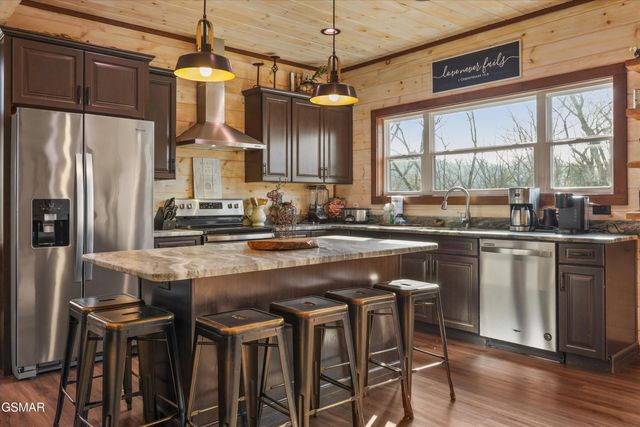 2529 Mountain Holly Way, Sevierville, TN 37862