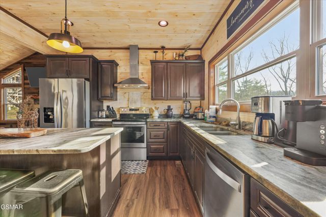 2529 Mountain Holly Way, Sevierville, TN 37862