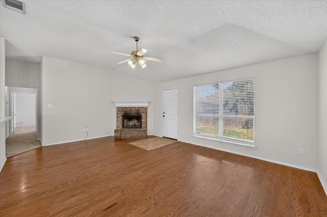 8001 Mourning Dove Dr. Drive, Arlington, TX 76002