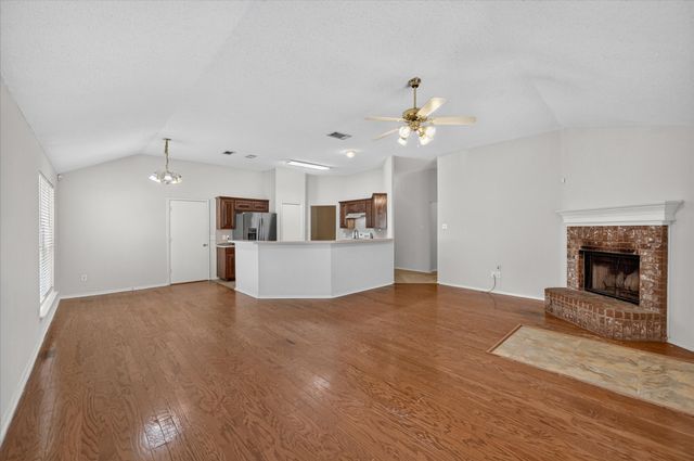 8001 Mourning Dove Dr. Drive, Arlington, TX 76002