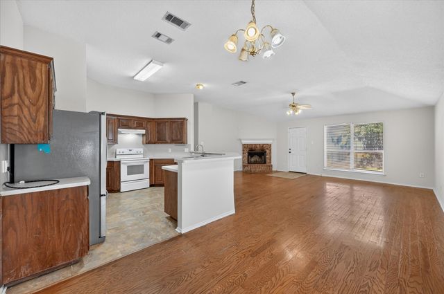 8001 Mourning Dove Dr. Drive, Arlington, TX 76002