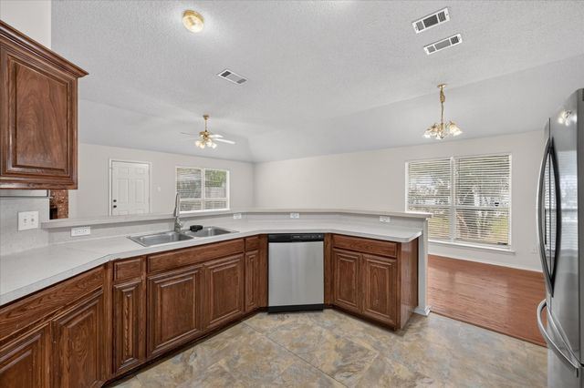8001 Mourning Dove Dr. Drive, Arlington, TX 76002