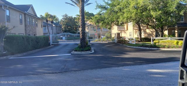 7261 DEERFOOT POINT Circle 14-1, Jacksonville, FL 32256