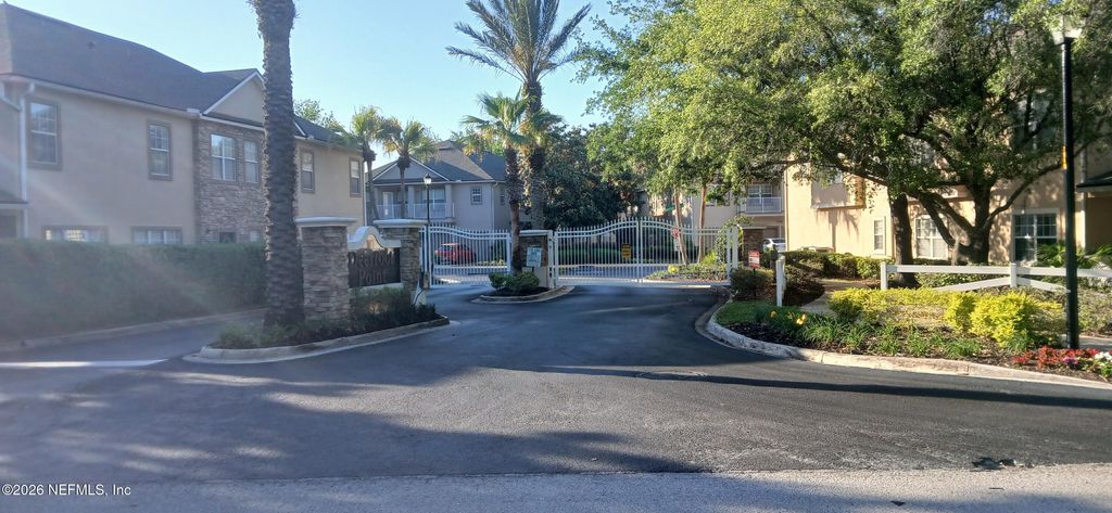 7261 DEERFOOT POINT Circle 14-1, Jacksonville, FL 32256