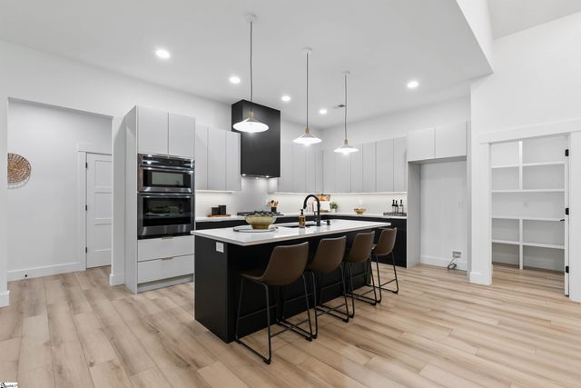 730 New South Court, Wellford, SC 29385