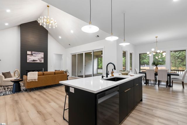 730 New South Court, Wellford, SC 29385