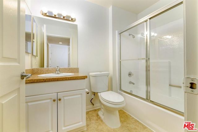 21500 Burbank Boulevard 329, Woodland Hills, CA 91367