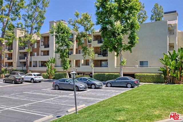 21500 Burbank Boulevard 329, Woodland Hills, CA 91367