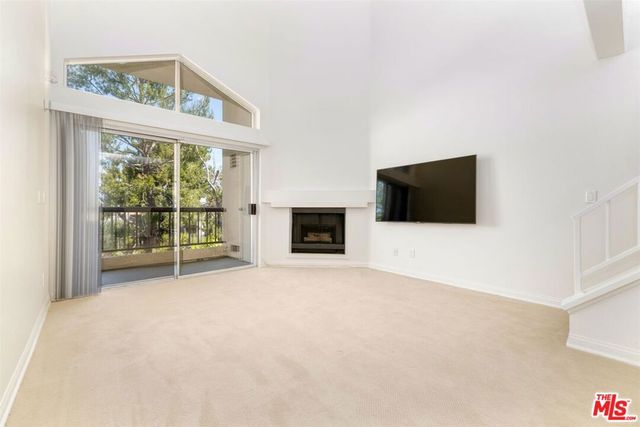 21500 Burbank Boulevard 329, Woodland Hills, CA 91367