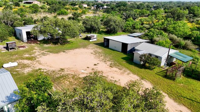 204 Lagitos LN, Llano, TX 78643