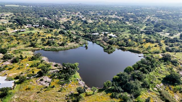 204 Lagitos LN, Llano, TX 78643