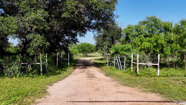 204 Lagitos LN, Llano, TX 78643