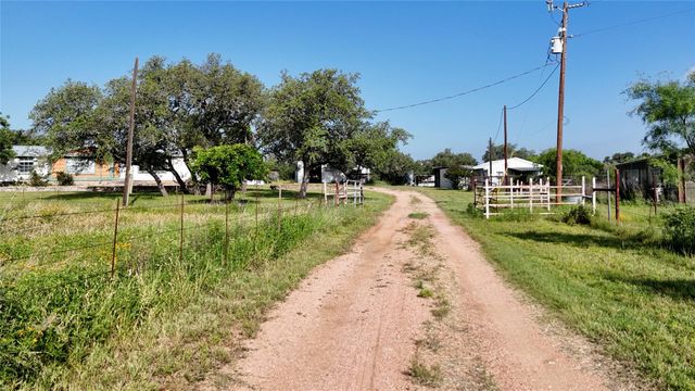 204 Lagitos LN, Llano, TX 78643