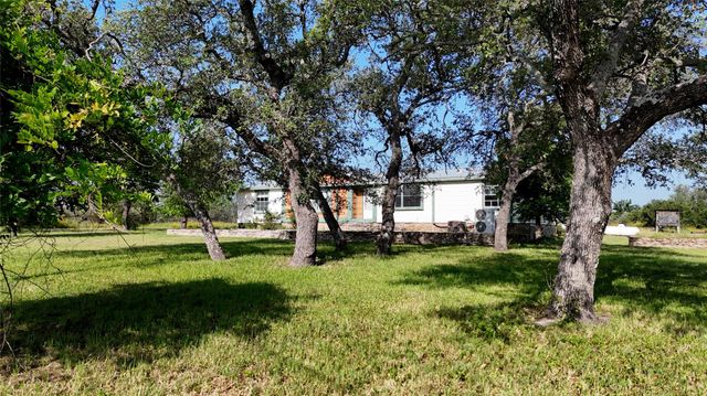 204 Lagitos LN, Llano, TX 78643