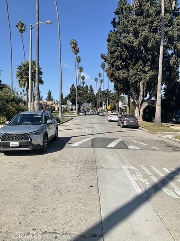 4165 2nd, Los Angeles, CA 90008