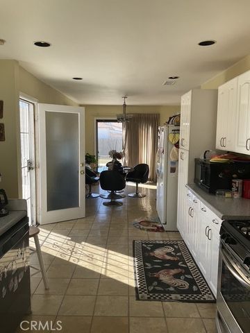 4165 2nd, Los Angeles, CA 90008