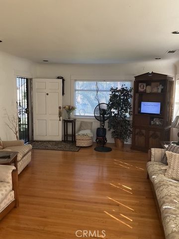 4165 2nd, Los Angeles, CA 90008